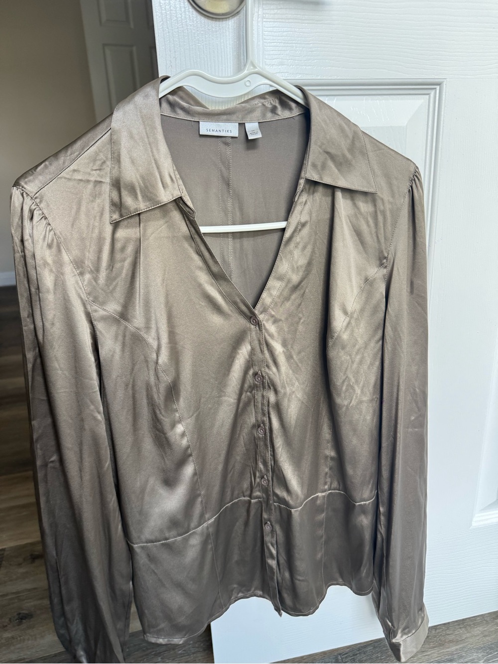 Semantiks Satin Button-Up stretch silk blouse in Taupe Mocha sz M